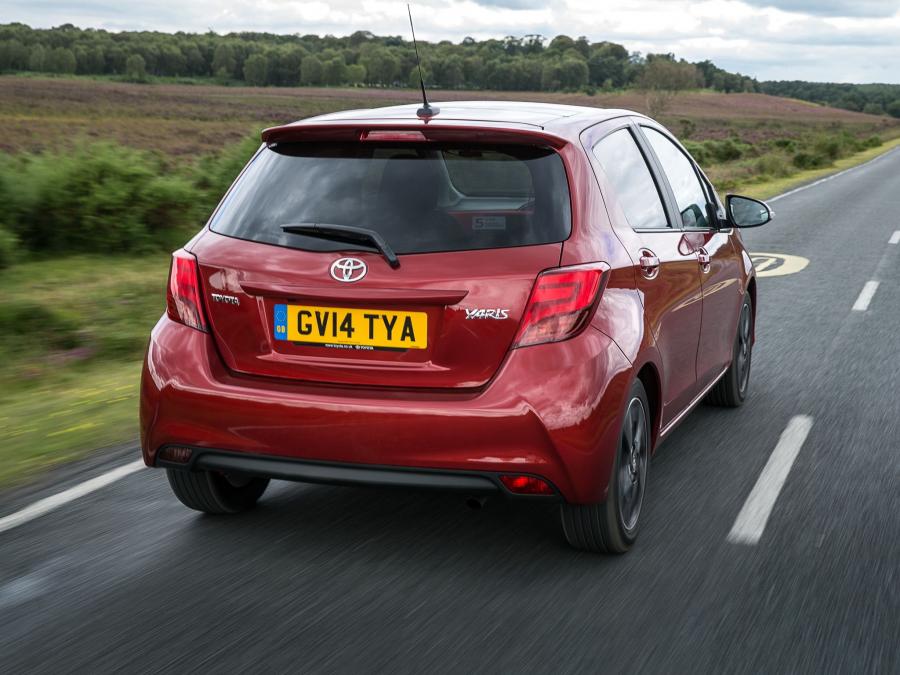  Toyota Yaris 5-Door 2014 года  (UK) (фото 4 из 38)